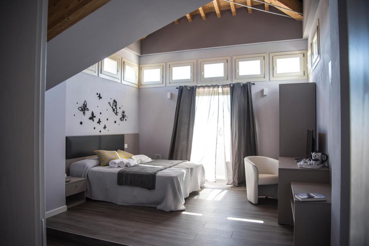 Michela Bb & Relais Bed & Breakfast โลนาโต ภายนอก รูปภาพ