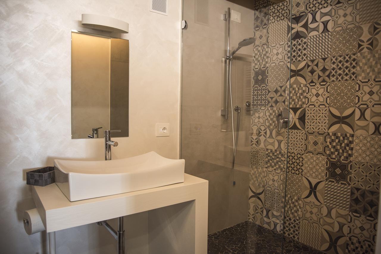 Michela Bb & Relais Bed & Breakfast โลนาโต ภายนอก รูปภาพ