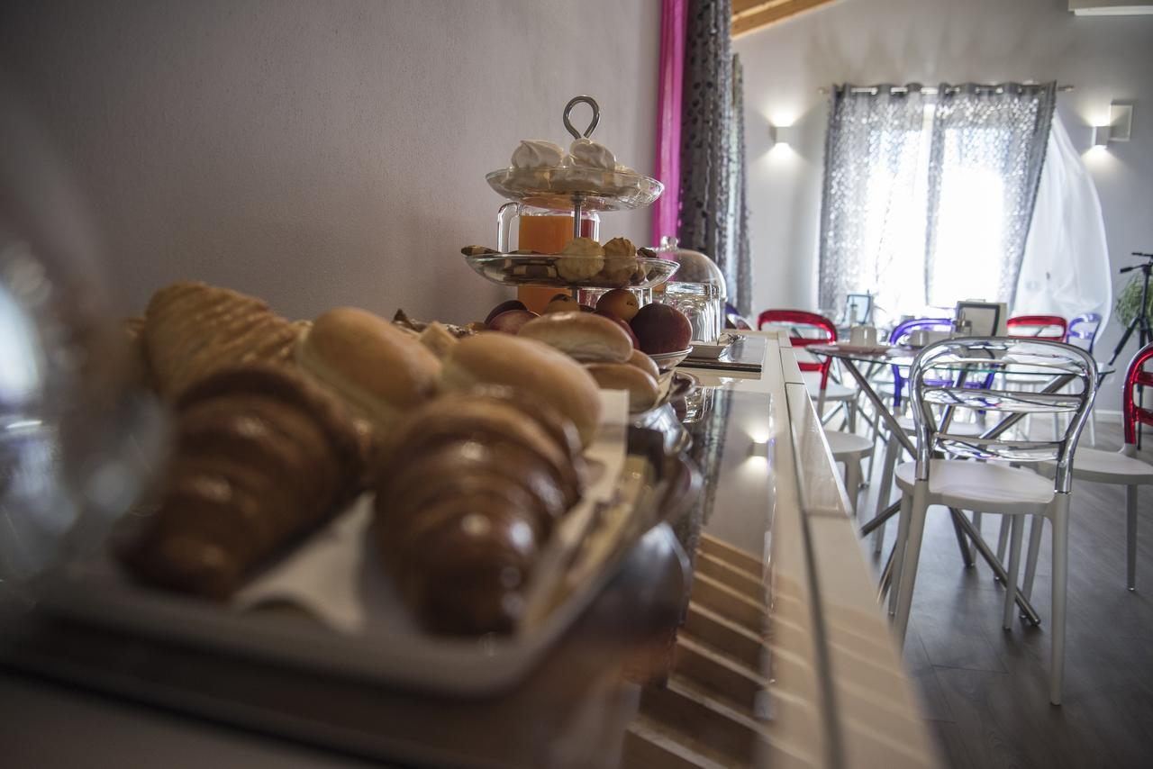 Michela Bb & Relais Bed & Breakfast โลนาโต ภายนอก รูปภาพ